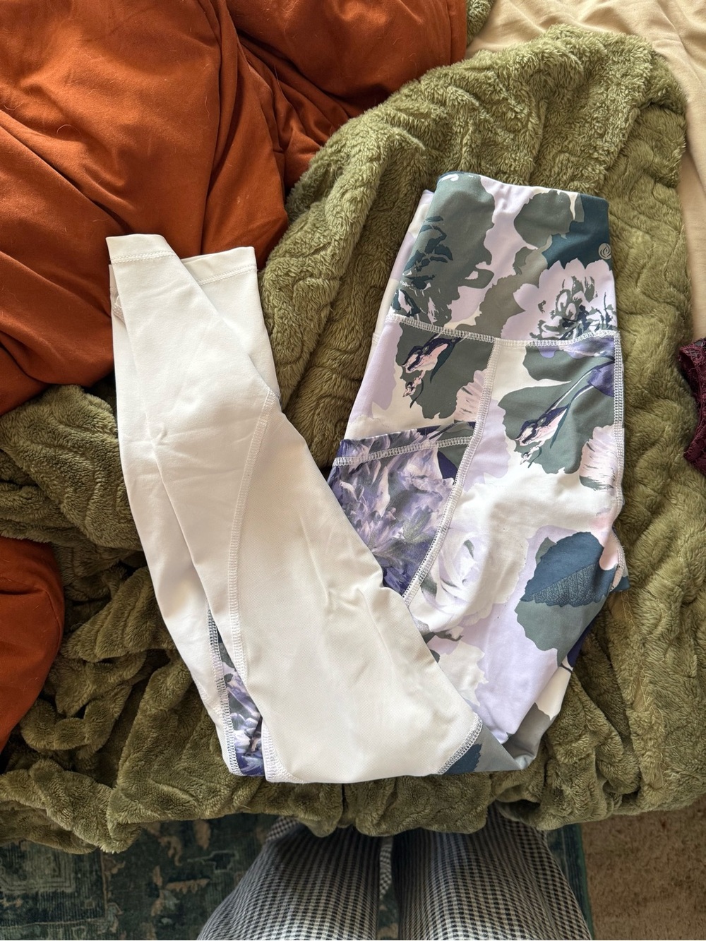 Apana Floral Camo Leggings - White, gray & Purple